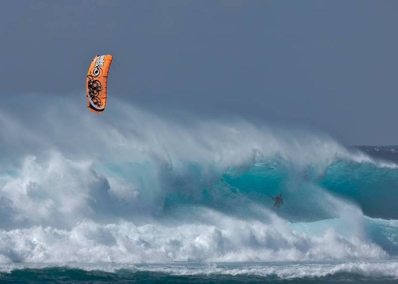 Kitesurf+ocean+wave-min